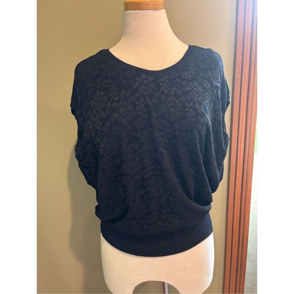 Karen Kane M black top featuring layered lace and a relaxed fit dolman sleeves a - Picture 1 of 6